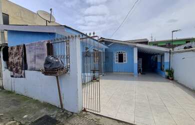 Imagem: A casa possui 4 Dormitórios, 3 Banheiros, 3 Vagas na garagem
