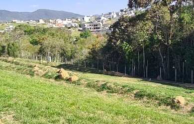 Imagem: O terreno possui 833m² de Área Privada e está localizado