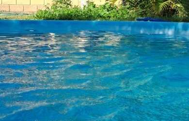 Imagem: A chácara possui 4 Dormitórios, 1 Suíte, 2 Banheiros, 5 Vagas