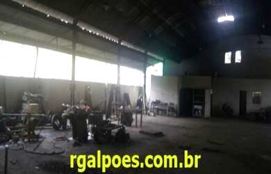 Imagem: O depósito possui 2 Banheiros e 2000m² de Área e está localizado