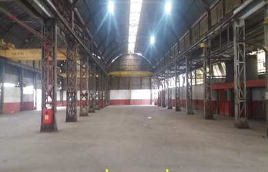 Imagem: O depósito possui 8 Banheiros e 5000m² de Área e está localizado