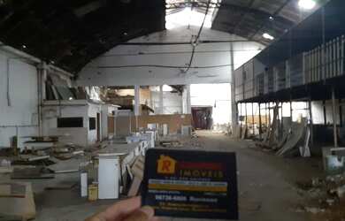 Imagem: O depósito possui 4 Banheiros e está localizado em Inhaúma