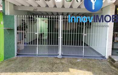 Imagem: A casa possui 2 Dormitórios, 1 Suíte, 2 Banheiros, 2 Vagas