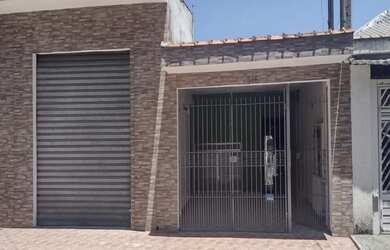 Imagem: A casa possui 3 Dormitórios, 2 Banheiros, 3 Vagas na garagem