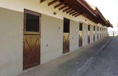 Imagem: A fazenda possui 10 Dormitórios, 7 Suítes, 4 Banheiros, 10