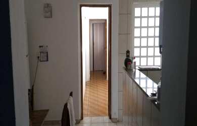 Imagem: A casa possui 5 Dormitórios, 2 Suítes, 2 Banheiros, 3 Vagas