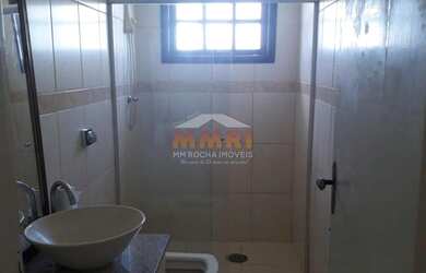 Imagem: A casa possui 4 Dormitórios, 2 Suítes, 5 Banheiros, 2 Vagas