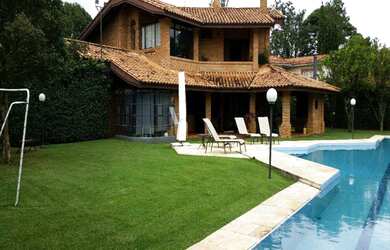 Imagem: A casa em condomínio possui 4 Dormitórios, 3 Suítes, 1 Banheiro