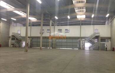 Imagem: O depósito possui 1 Banheiro, 4 Vagas na garagem e 1400m²