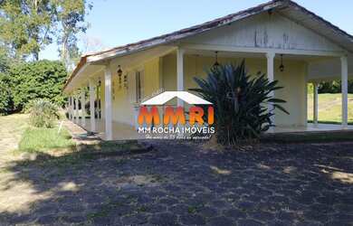 Imagem: A chácara possui 3 Dormitórios, 1 Suíte e está localizado