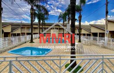 Imagem: A casa em condomínio possui 2 Dormitórios, 1 Banheiro, 2 Vagas