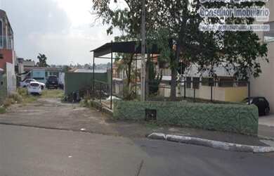 Imagem: O terreno possui 2 Dormitórios, 1 Banheiro, 15 Vagas na garagem