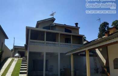 Imagem: A chácara possui 6 Dormitórios, 2 Suítes, 6 Banheiros, 10