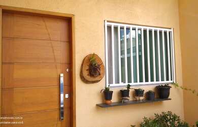 Imagem: A casa à venda possui 2 Dormitórios, 2 Suítes, 3 Banheiros