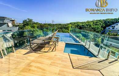 Imagem: A casa em condomínio possui 5 Dormitórios, 4 Suítes, 6 Banheiros