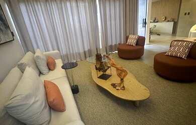 Imagem: A casa possui 4 Dormitórios, 4 Suítes, 6 Banheiros, 4 Vagas