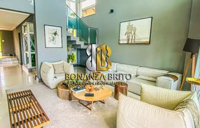 Imagem: A casa possui 4 Dormitórios, 4 Suítes, 8 Banheiros, 4 Vagas