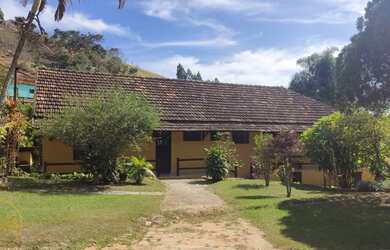 Imagem: A chácara possui 6 Dormitórios, 2 Suítes, 5.362m² de Área