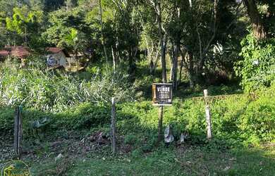 Imagem: O terreno à venda possui 1000m² de Área Privada e está localizado