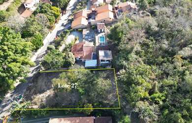 Imagem: O terreno possui 815m² de Área Privada e está localizado