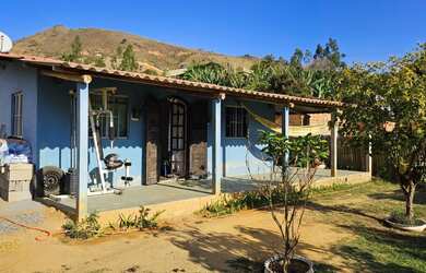 Imagem: A casa possui 2 Dormitórios, 1 Banheiro, 1 Vaga na garagem