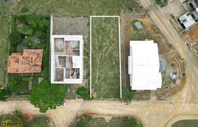 Imagem: O terreno à venda possui e está localizado em Bougainville