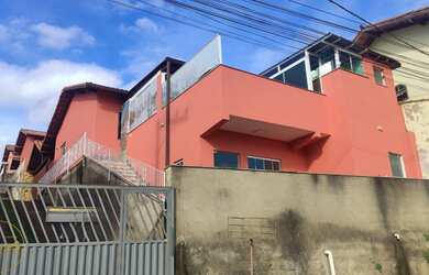 Imagem: A casa possui 4 Dormitórios, 1 Suíte, 3 Banheiros, 1 Vaga