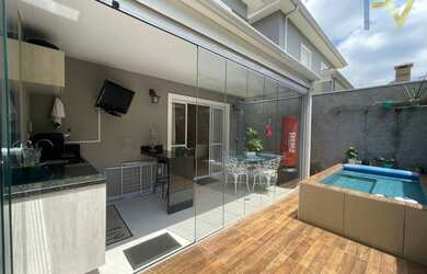 Imagem: A casa em condomínio possui 3 Dormitórios, 1 Suíte, 3 Banheiros