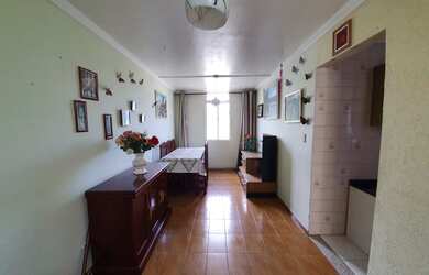 Imagem: O apartamento possui 2 Dormitórios, 1 Banheiro, 1 Vaga na garagem