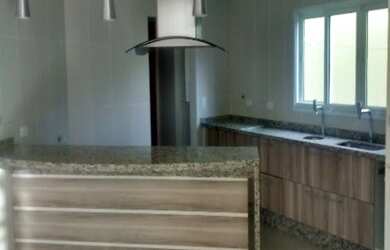 Imagem: A casa em condomínio possui 3 Dormitórios, 3 Suítes, 5 Banheiros