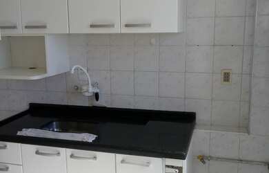 Imagem: O apartamento possui 2 Dormitórios, 1 Banheiro, 1 Vaga na garagem