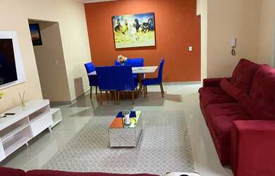 Imagem: A casa possui 2 Dormitórios, 1 Suíte, 3 Banheiros, 3 Vagas