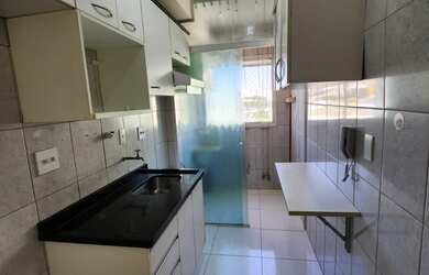 Imagem: O apartamento possui 2 Dormitórios, 1 Banheiro, 1 Vaga na garagem