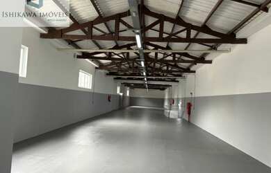 Imagem: O depósito possui 6 Banheiros, 600m² de Área e 1800m² de