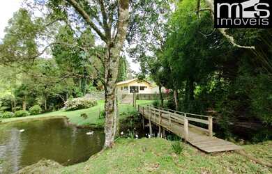 Imagem: A fazenda possui 7 Dormitórios, 4 Banheiros e está localizado