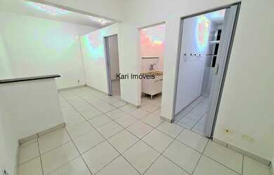 Imagem: O apartamento possui 1 Dormitório, 1 Banheiro, 1 Vaga na garagem