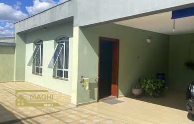 Imagem: A casa possui 3 Dormitórios, 1 Suíte, 3 Banheiros, 1 Vaga