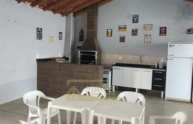 Imagem: A chácara possui 2 Banheiros, 2 Vagas na garagem, 180m² de