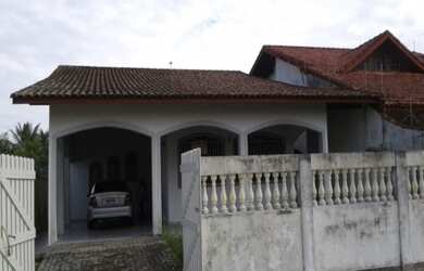 Imagem: A casa possui 5 Dormitórios, 2 Suítes, 3 Banheiros e 420m²