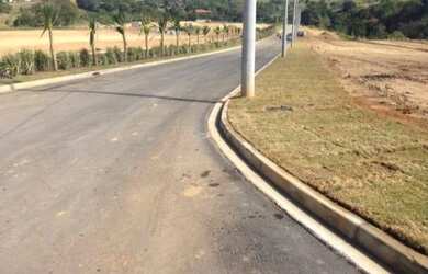 Imagem: O terreno possui 613m² de Área e está localizado em Parque