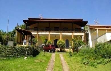 Imagem: A chácara possui 5 Dormitórios, 2 Suítes, 4 Banheiros, 1.000m²