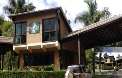 Imagem: A casa em condomínio possui 5 Dormitórios, 5 Suítes, 4 Banheiros