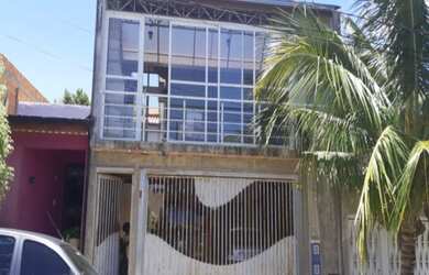 Imagem: A casa possui 4 Dormitórios, 2 Suítes, 4 Banheiros, 150m²