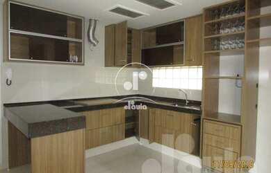 Imagem: A casa possui 4 Dormitórios, 2 Banheiros, 3 Vagas na garagem