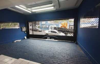 Imagem: A loja possui 2 Dormitórios, 2 Suítes, 5 Banheiros, 3 Vagas