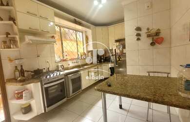 Imagem: A casa possui 2 Dormitórios, 2 Banheiros, 3 Vagas na garagem