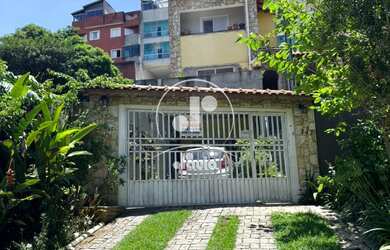 Imagem: A casa possui 3 Dormitórios, 1 Suíte, 3 Banheiros, 3 Vagas