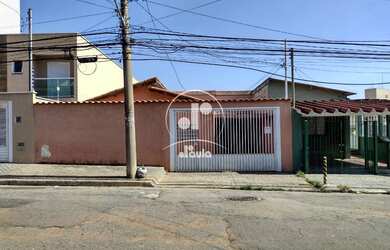 Imagem: A casa possui 2 Dormitórios, 1 Banheiro, 3 Vagas na garagem