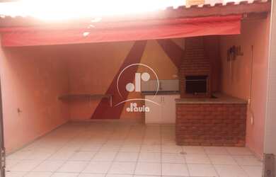 Imagem: A casa possui 4 Dormitórios, 1 Suíte, 2 Banheiros, 3 Vagas