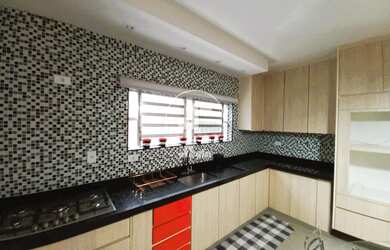 Imagem: A casa possui 3 Dormitórios, 1 Suíte, 3 Banheiros, 3 Vagas